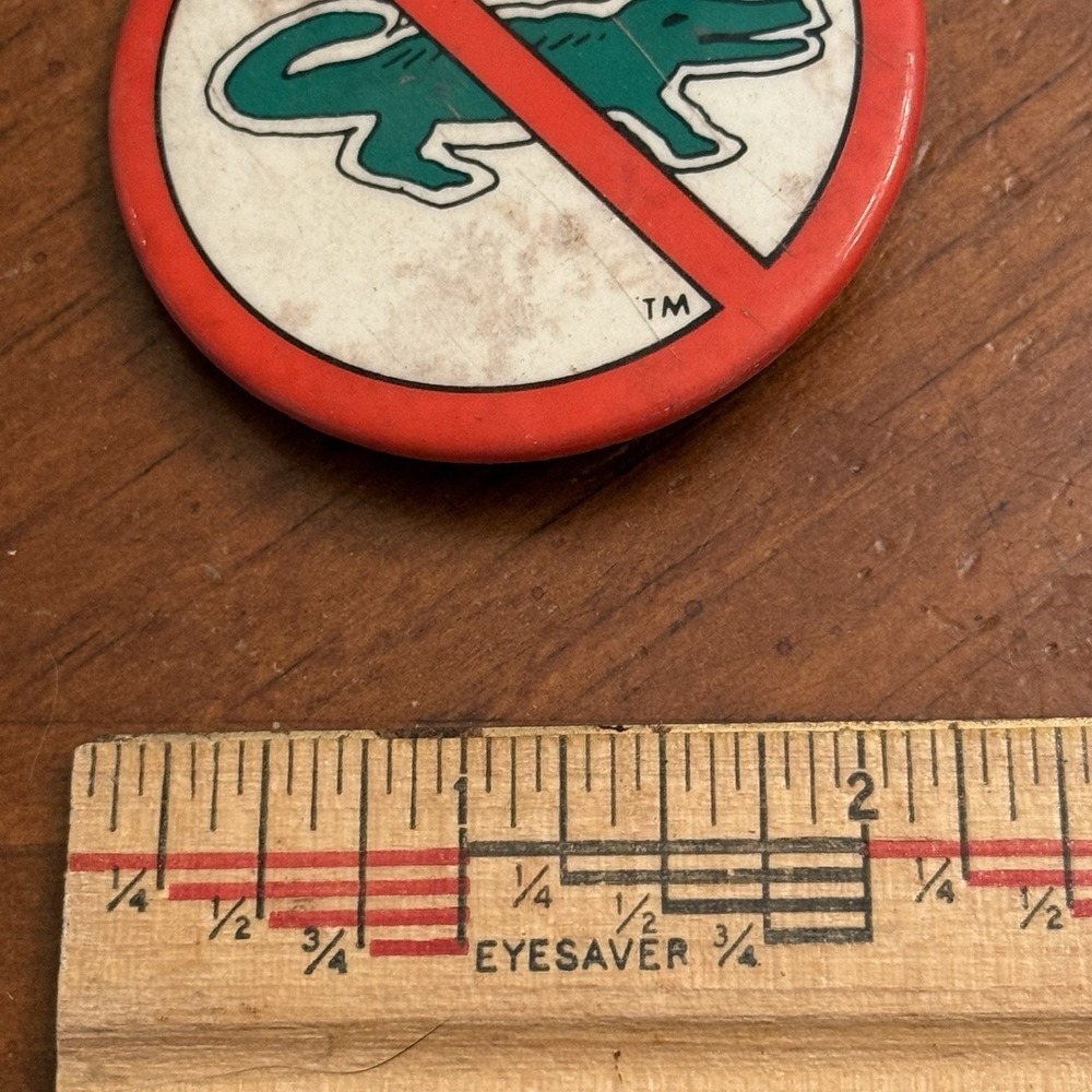 Anti No Alligator Crocodile Lacoste Vintage Pinback Button Pin Round Circle READ - Picture 2 of 3